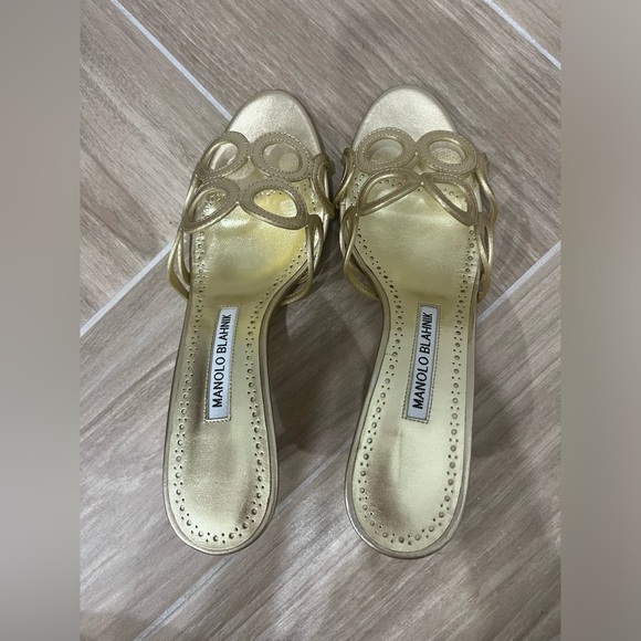 Manolo Blahnik Barimu Gold Metallic Mules - Picture 5 of 11